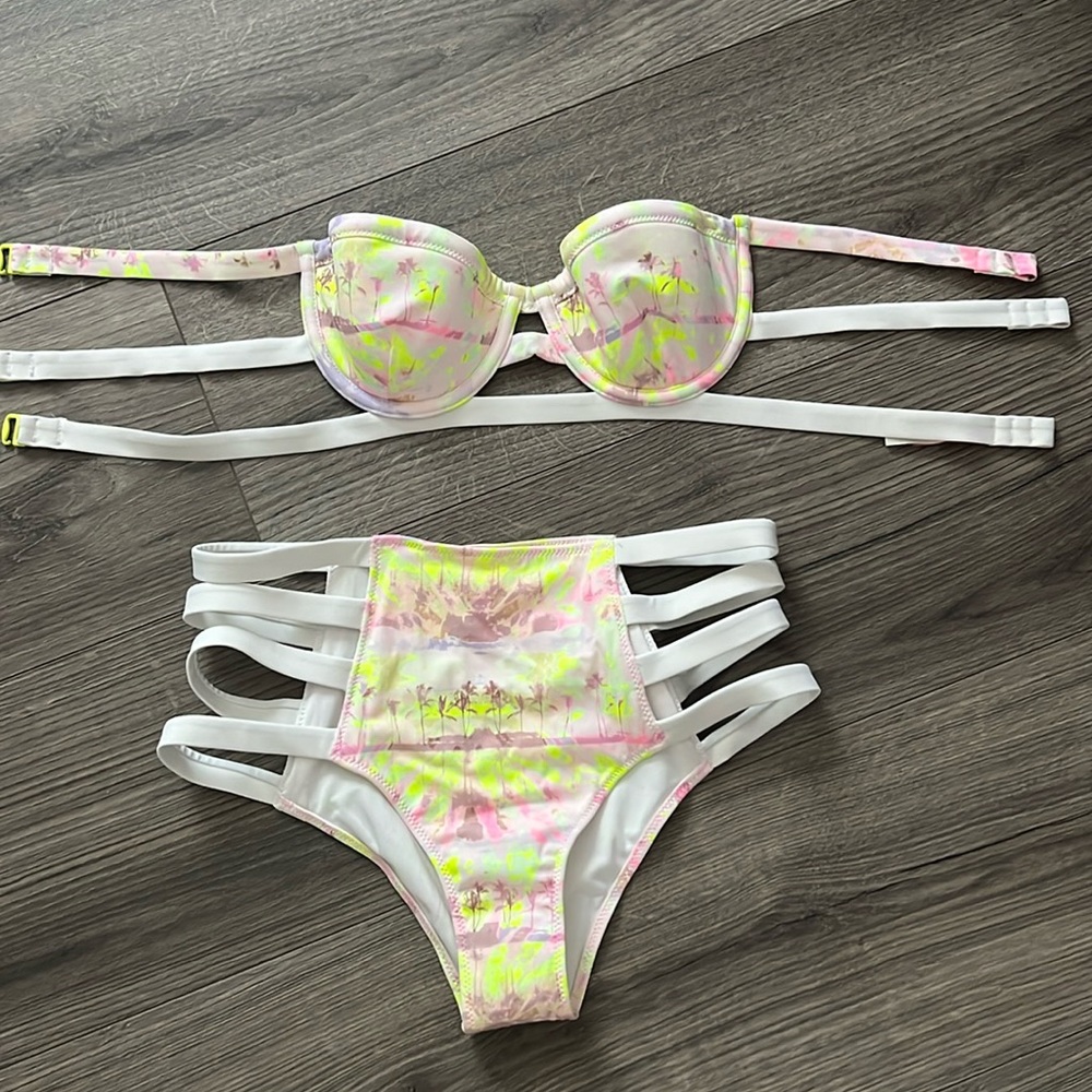 32B Small Victoria’s Secret swim bikini 2 piece